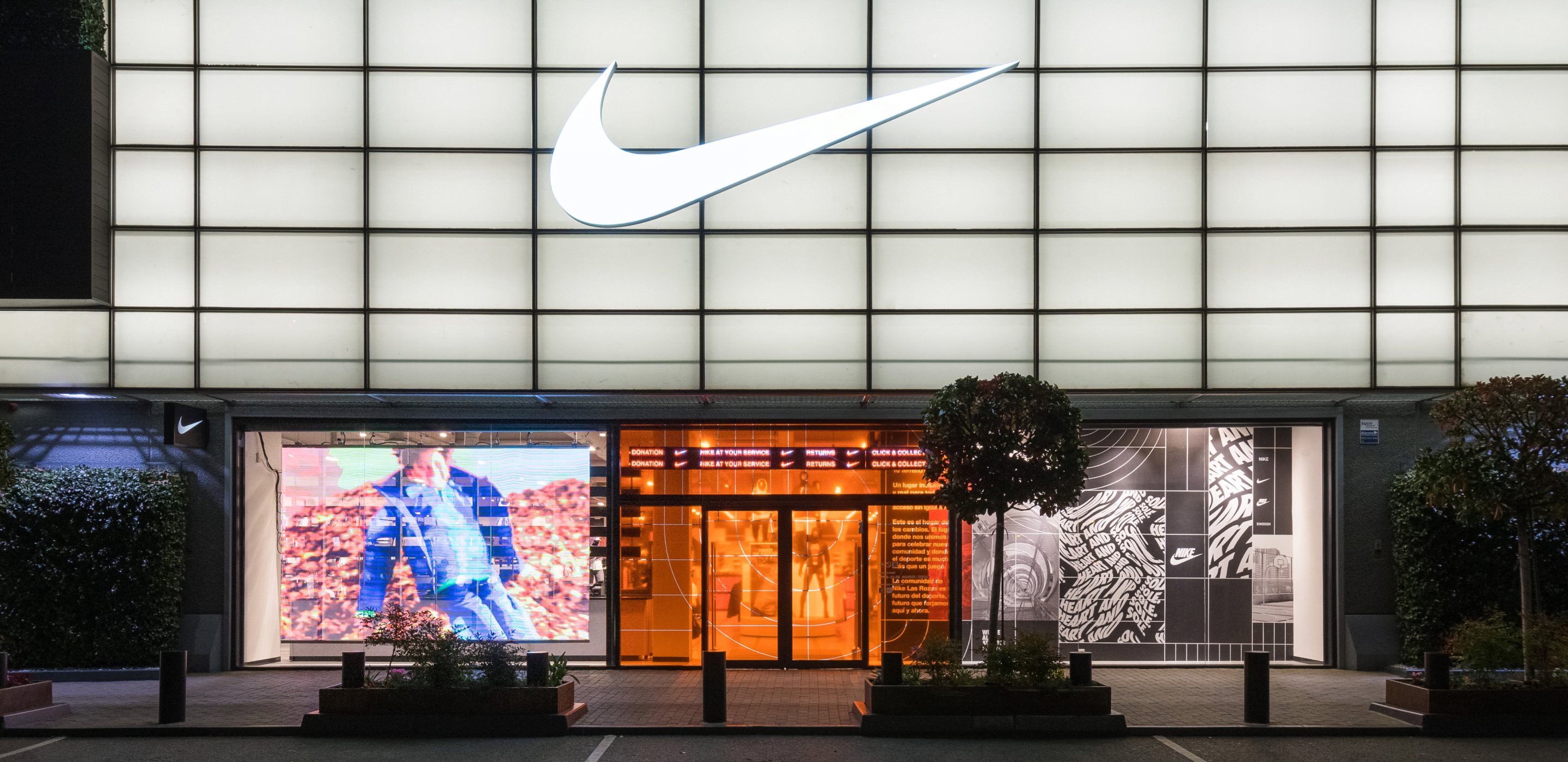 closest nike factory store